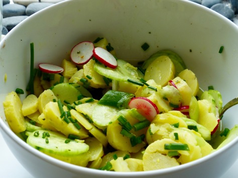 Bunter schwäbischer Kartoffelsalat